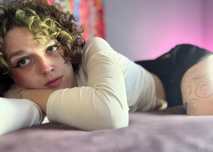 Oh did I catch your attention? The curls aren’t the only thing that’s tight