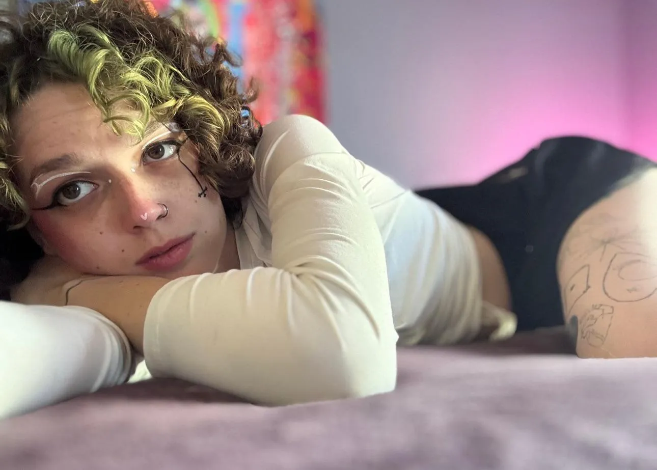 Oh did I catch your attention? The curls aren’t the only thing that’s tight