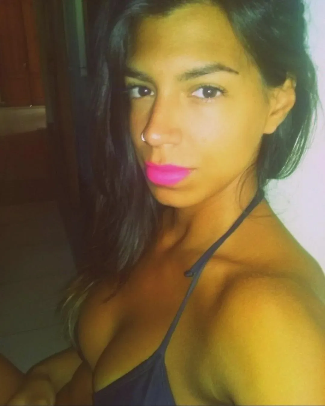 Short brunette girlie OF 😇