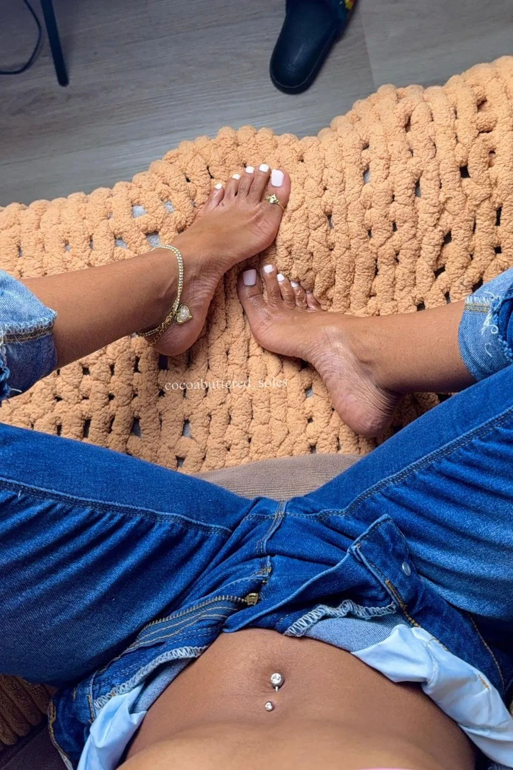 You’re so weak for my feet leaking before you even touch yourself.