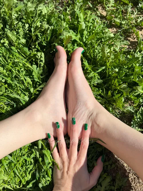 Genuine foot fetish girl making amazing content