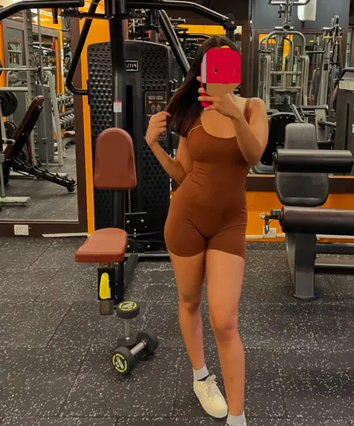 How's my gym outfit? What would u want to do with me in gym? 😉[f]