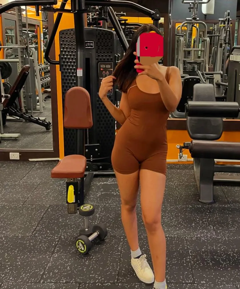 How's my gym outfit? What would u want to do with me in gym? 😉[f]