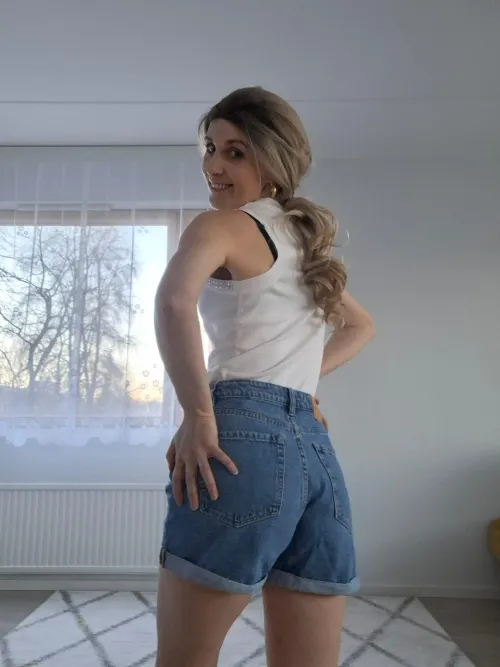 Long blonde hair😉