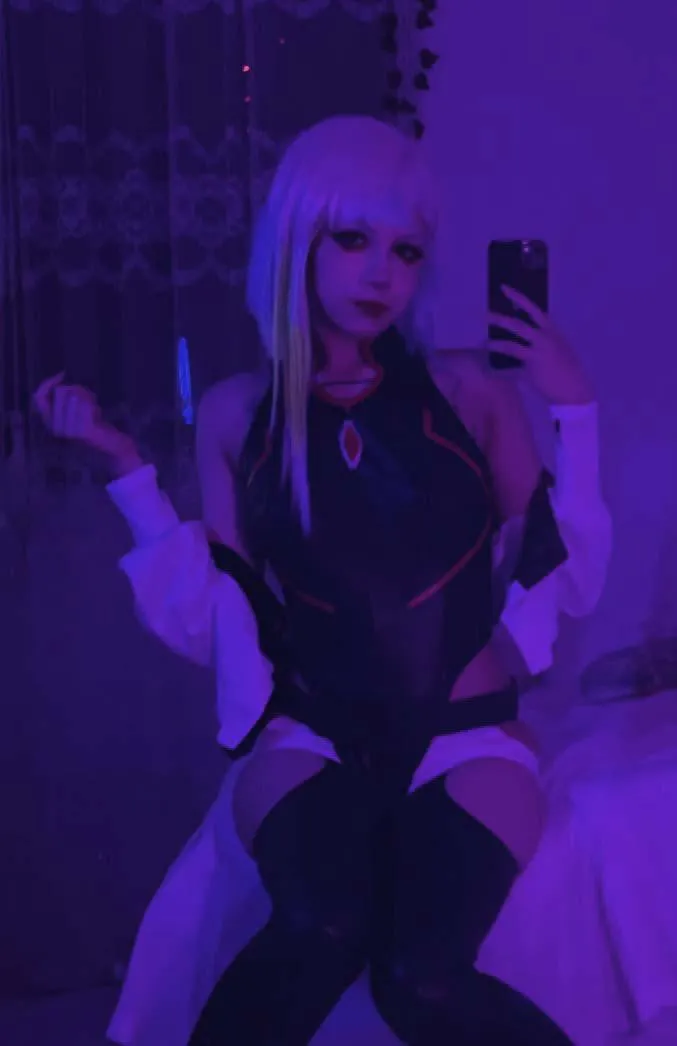 My Lucy cosplay in a dark room (StarSthormy)