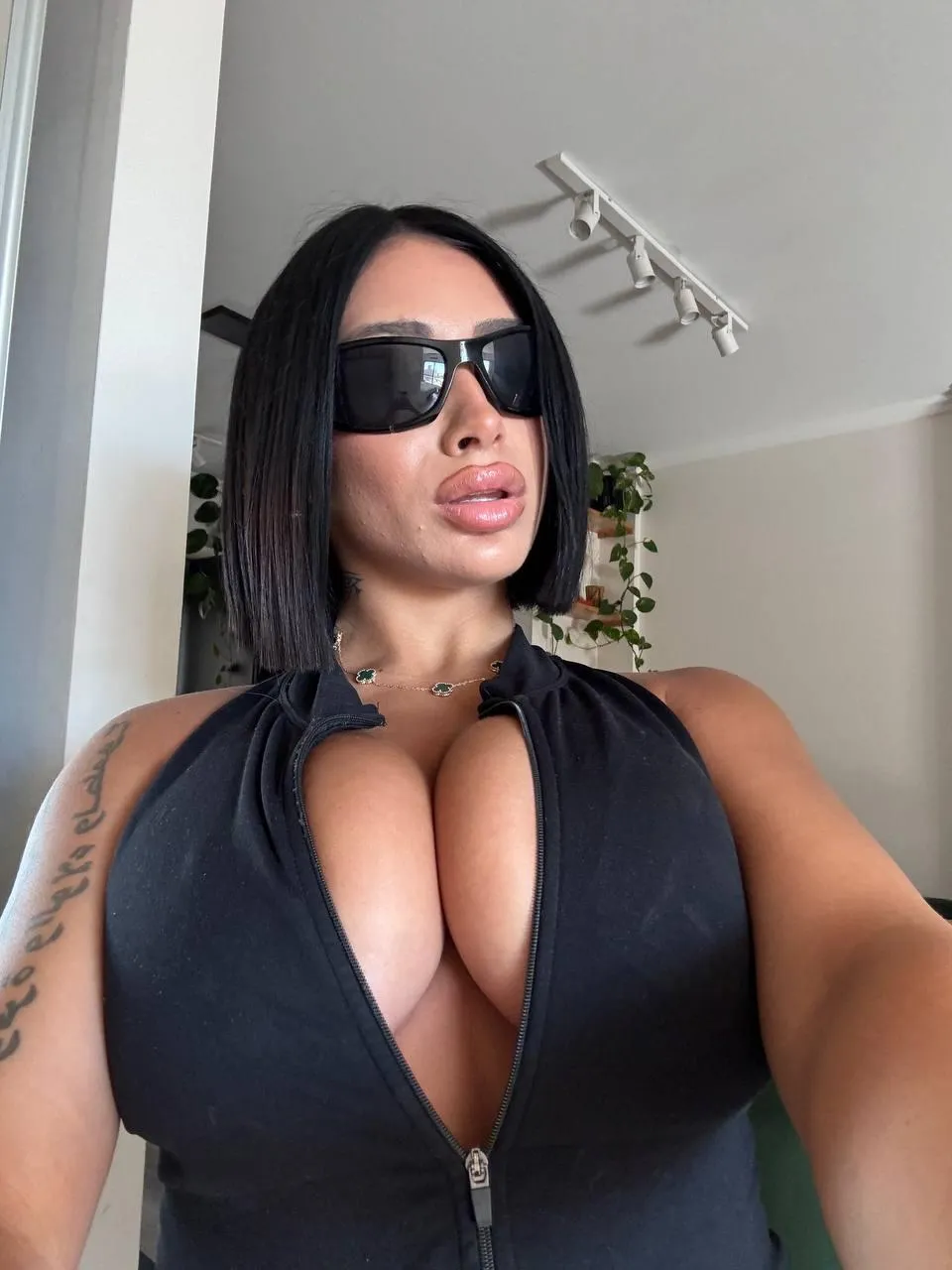 this top’s holding on for dear life