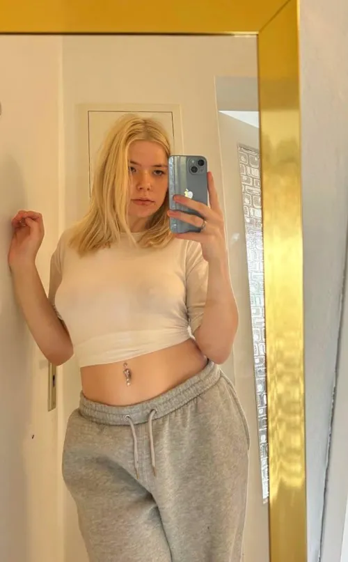 (F18) Was würdest du machen wenn du mich so in der Uni sehen würdest? 🤭