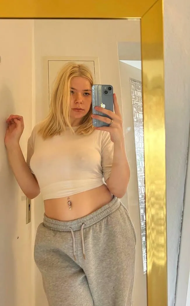 (F18) Was würdest du machen wenn du mich so in der Uni sehen würdest? 🤭