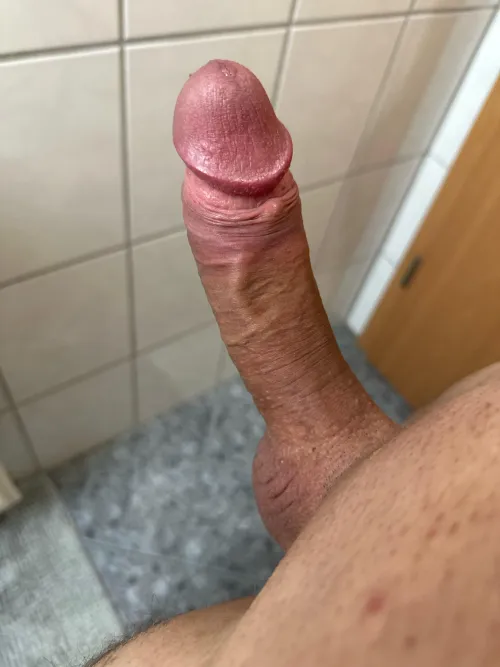 Ich werde jetzt erstmal meine pralle morgenlatte abwixxen 💦💦