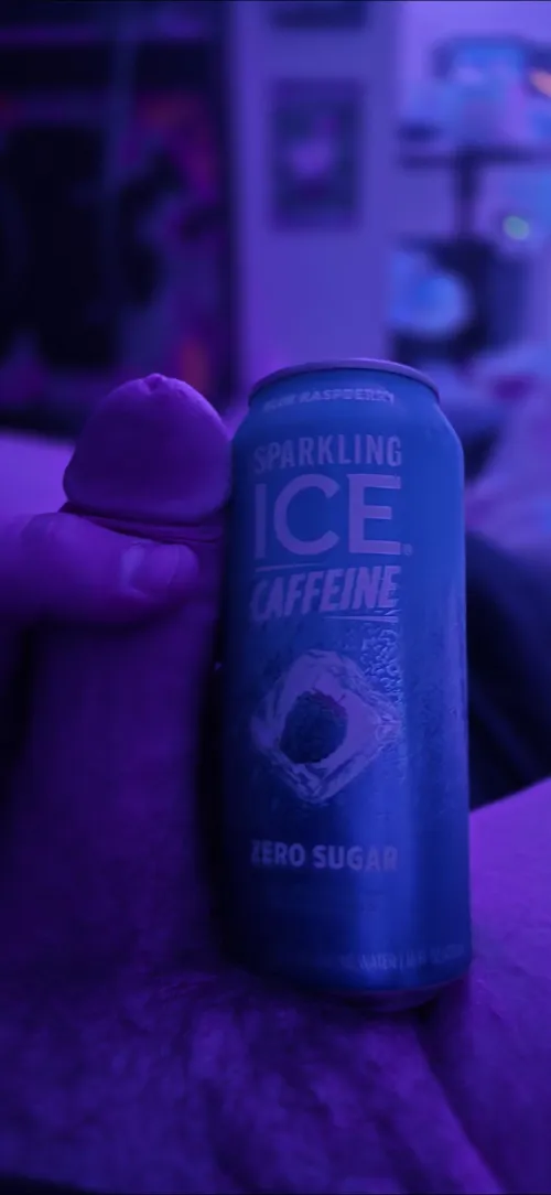 Any ladies wanna smoke and play tonight?