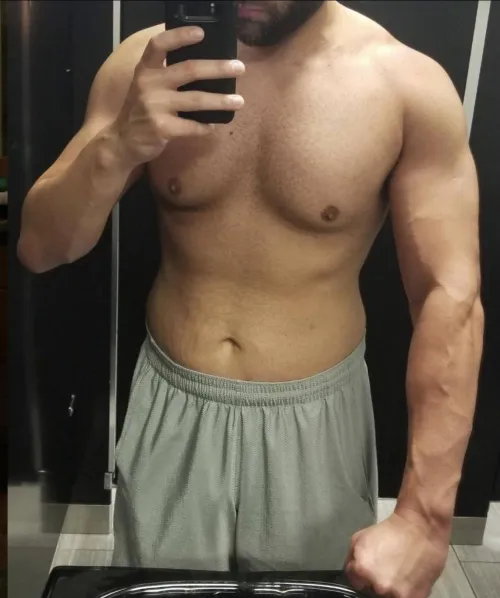 38 [M4FM/F] #Fairfield Straight M into group/solo being watched