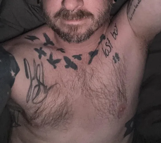 40 yo tatty daddy looking for good boys to show off for him. Hairy+++