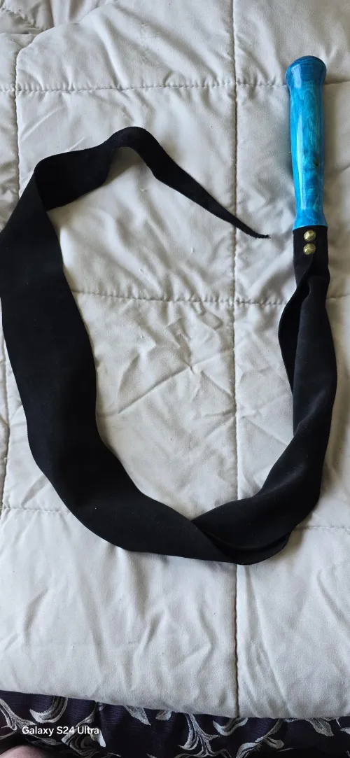 Dragon tail whip with heavy suede and coloured handle