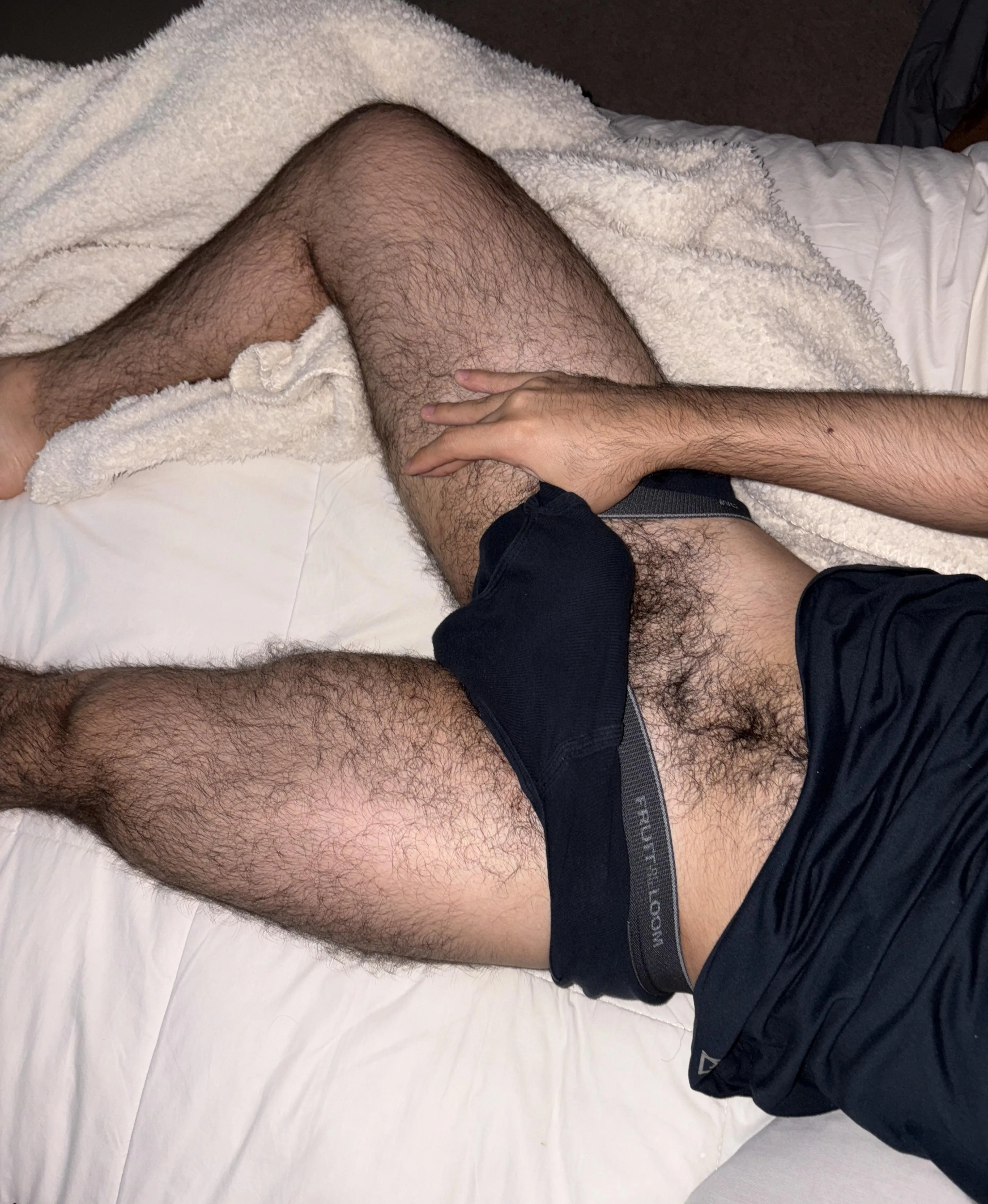 Sup bros, what u think of my leg’s hair ?