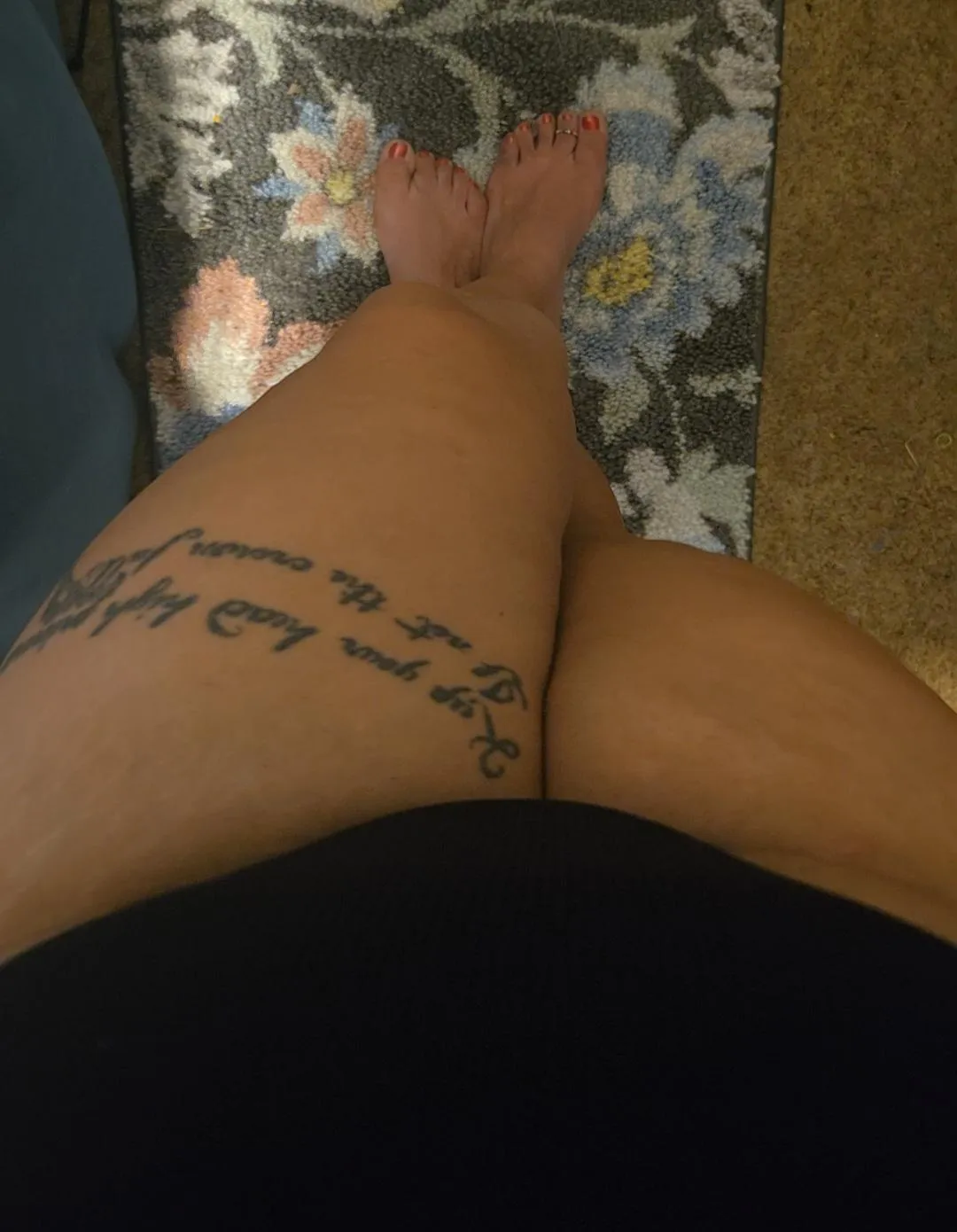 Thick thighs and cute toes