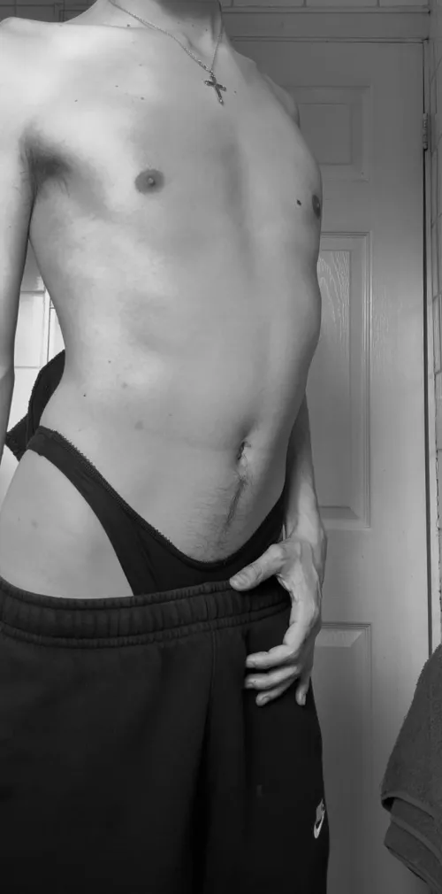 What do you think of my young twink body? 😈