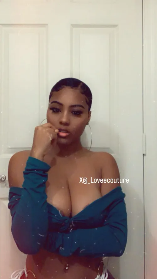 What would make me wet on this Friday? A new fat wallet and a far gone piggie to drain  🌀