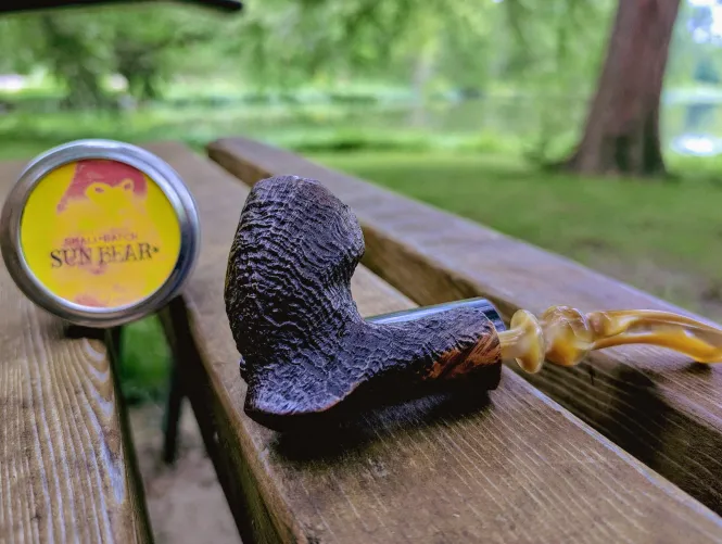 With my 1st 4/10-hour a day work week in the books, I'm delighted to have free time this morning for a very satisfying smoke of some '19 C&D Small Batch Sun Bear in a very handsome IIS Golden Danish Sandblasted Freehand (by Preben Holm). Happy bowl