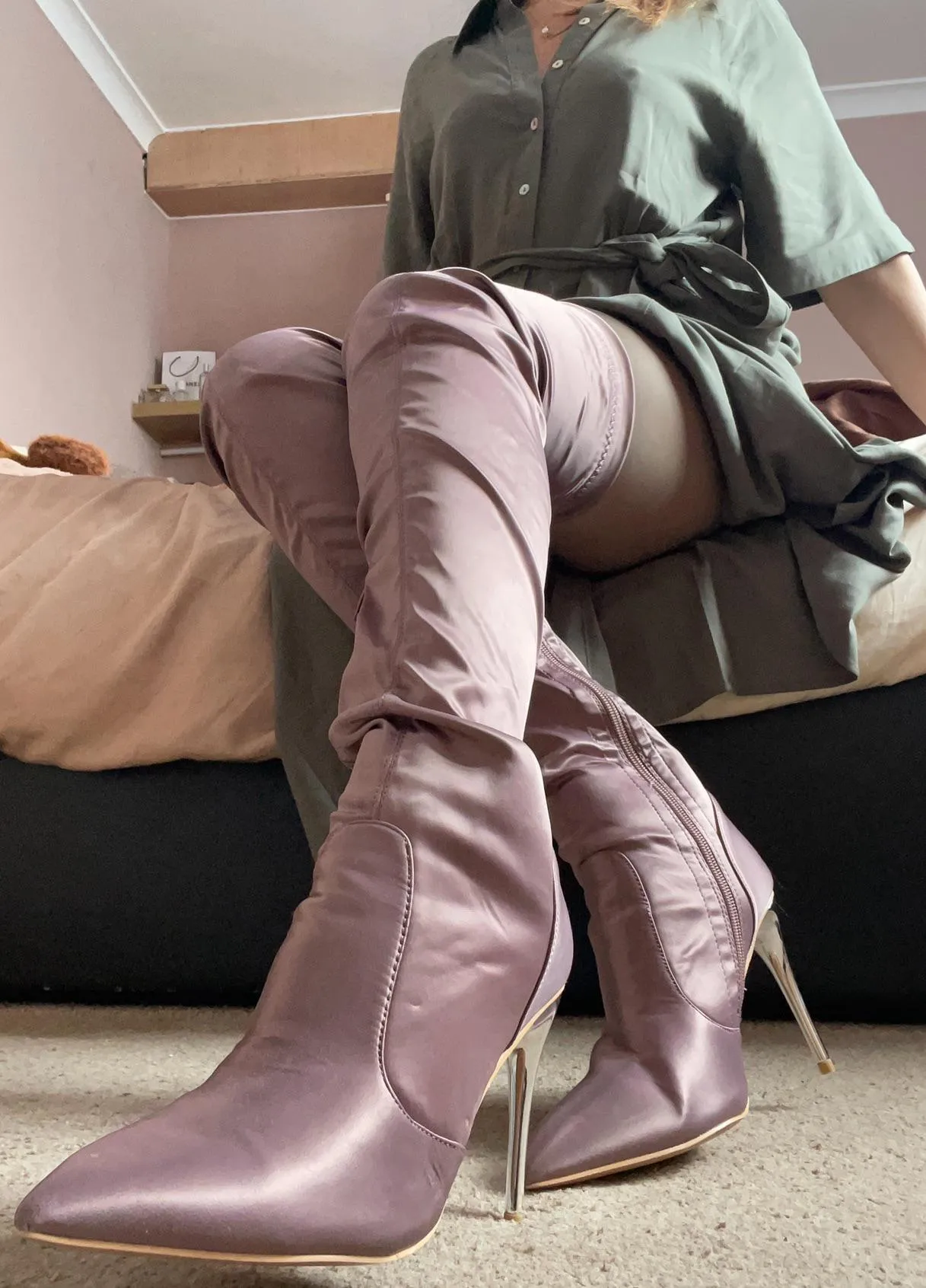 Wonderful satin thigh high boots - because pink goes well with green 🧙🏻‍♀️