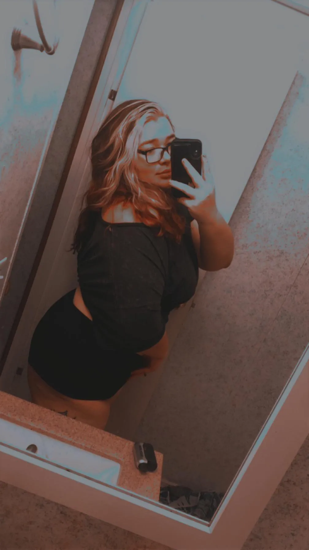 A little late night selfie🤭