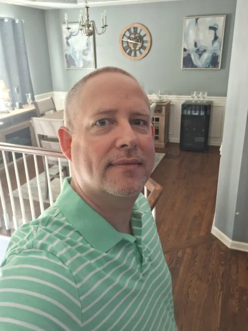 Any ladies want to meet up later?