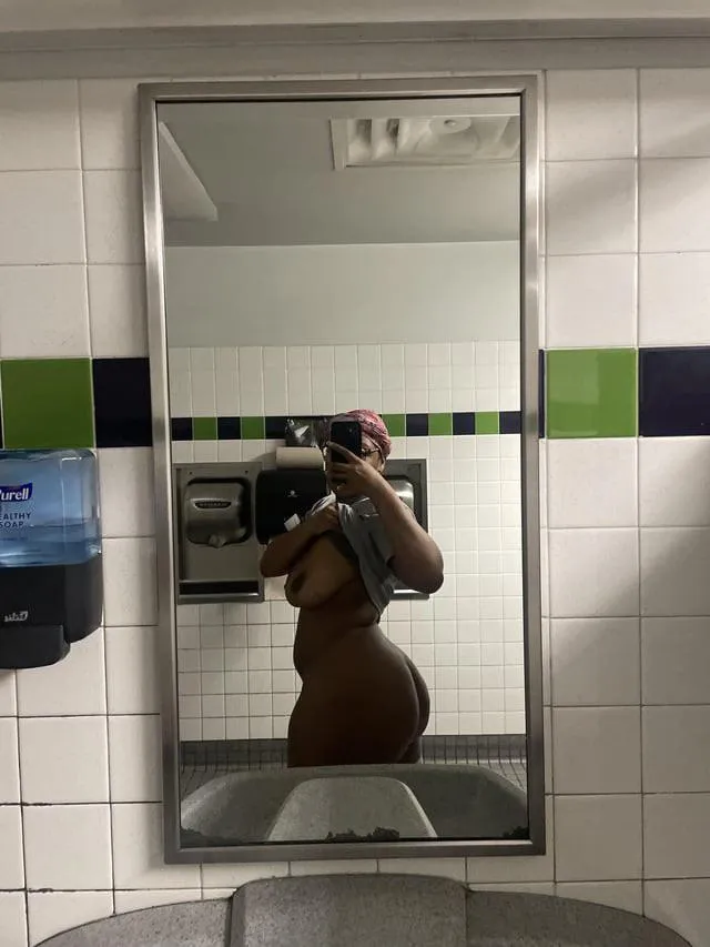 dm me looking for a big dick baller