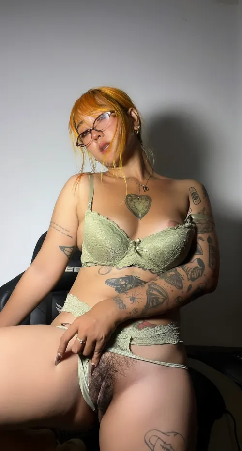 i want u makin out with my hairy pussyy like u mean it