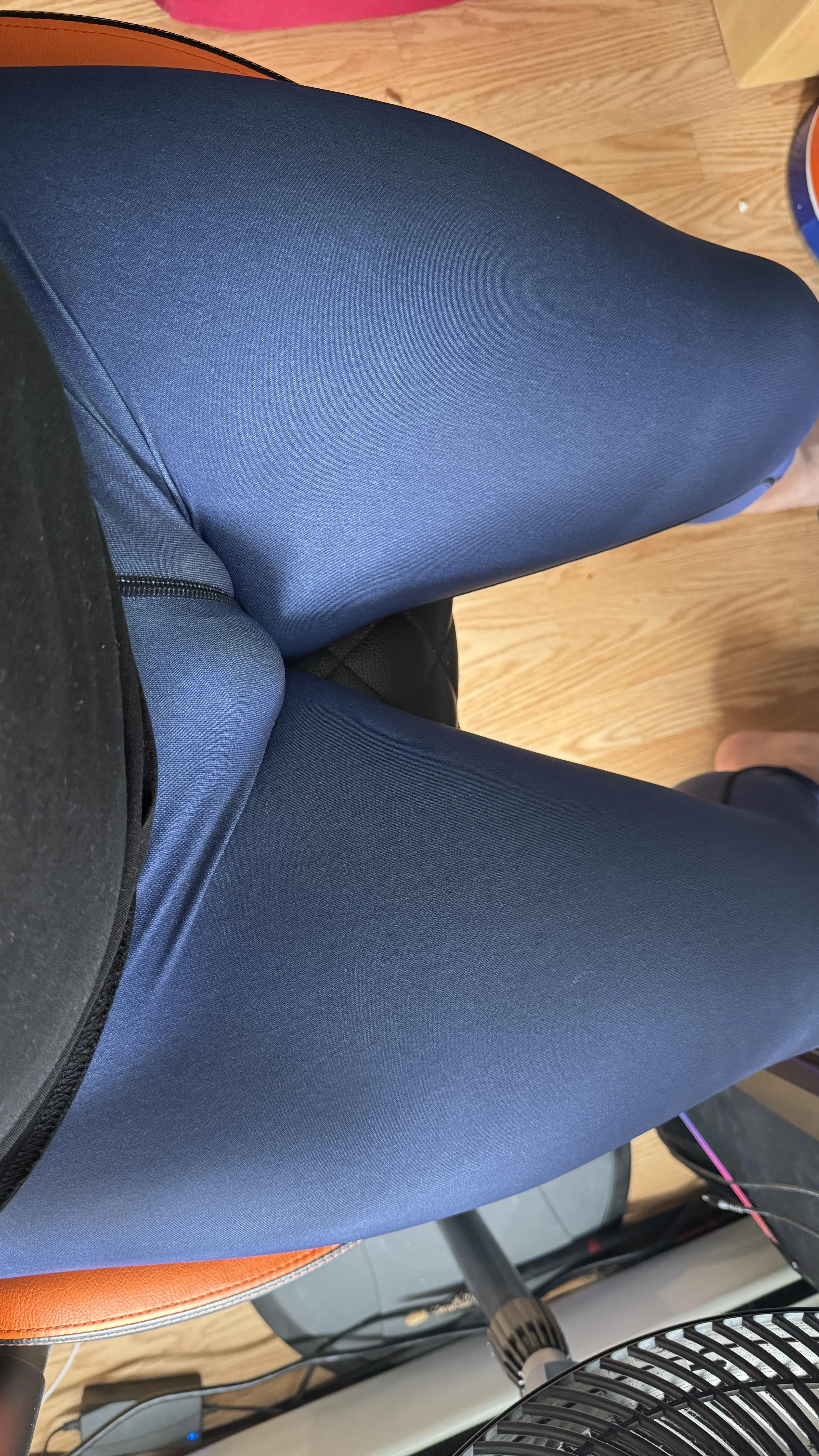 Moose knuckle looking incredible while working