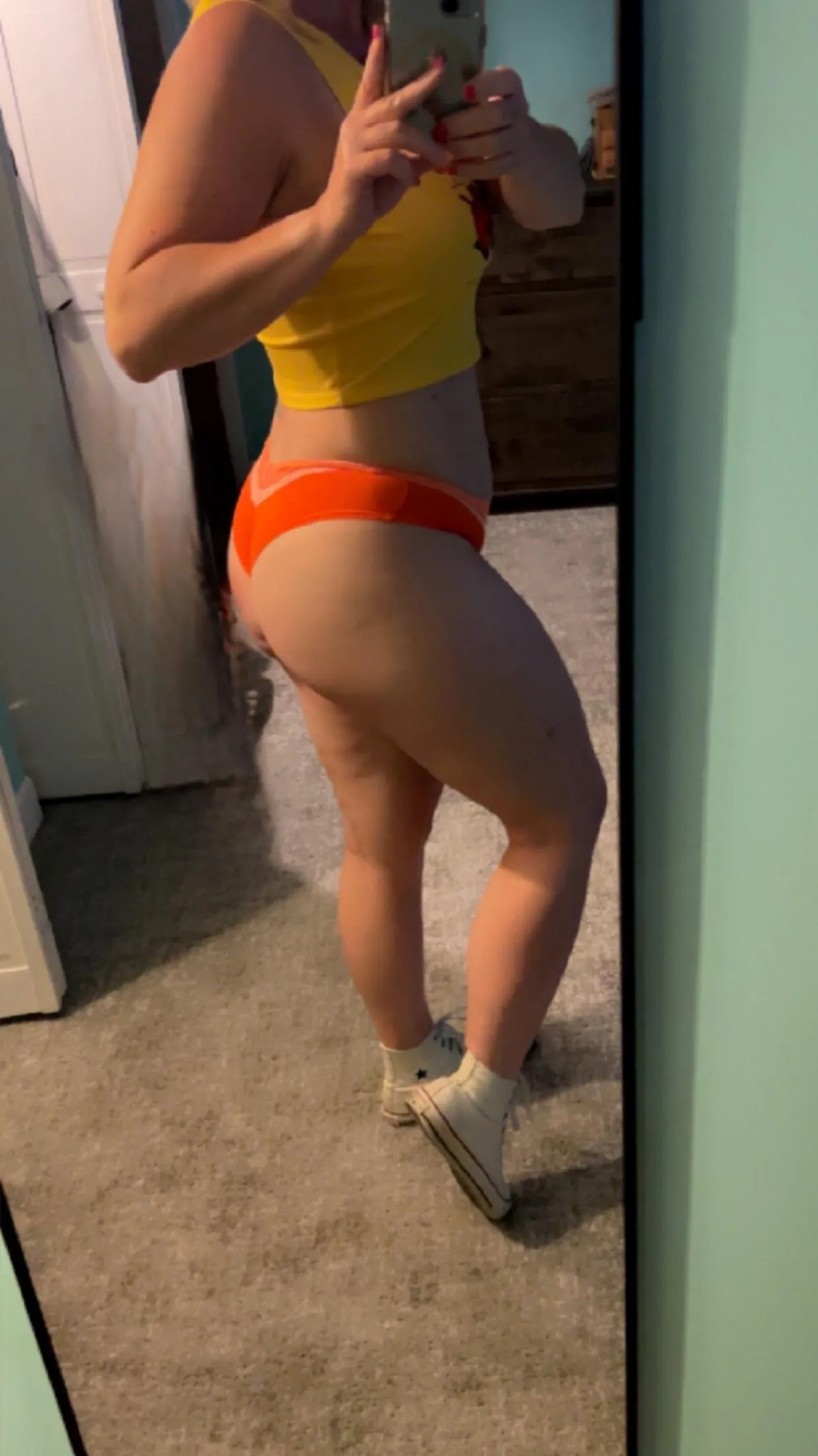 My favorite white high tops always make a Monday less painful ;) (f)46