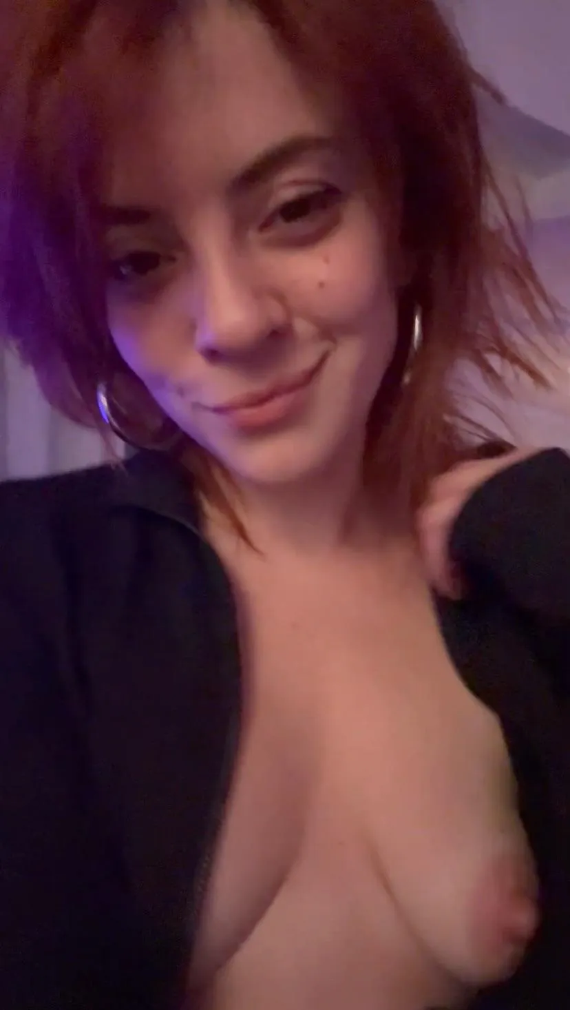 Redheads are sun kissed. Would you kiss me too?