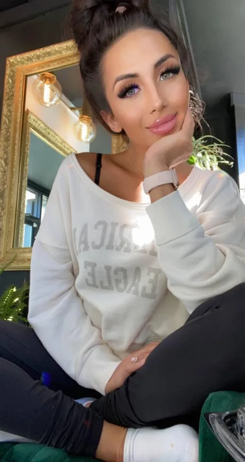 Say “yey” if you’d accept a hot trans girls nudes!