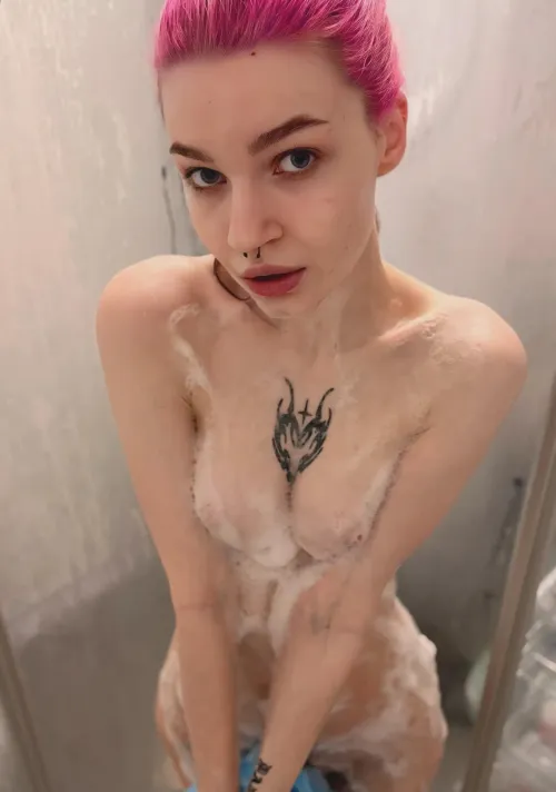 the water running off my boobs looks so hot