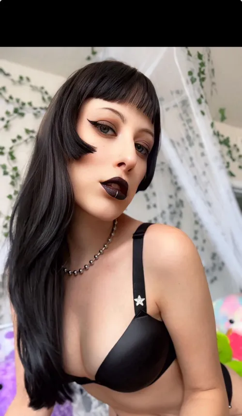 Looking for a goth gf?