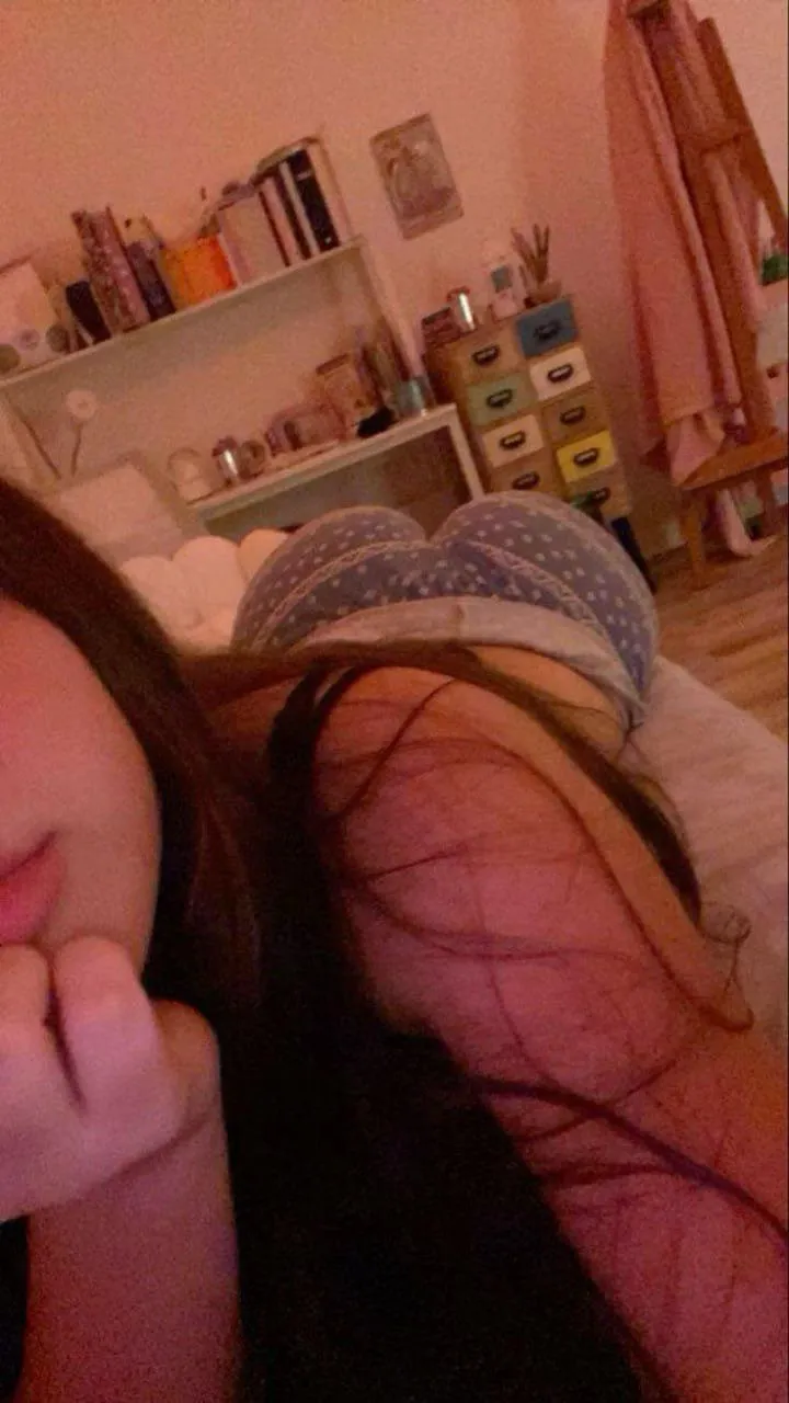 19 who wants a half greek half brazilian baddie??