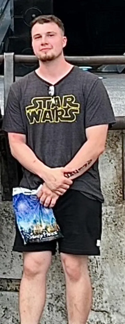 25 [M4F] Cranston - Looking for fwb/content partner