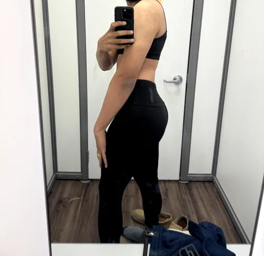 27 [925] Sissy4M looking to meet and suck😋