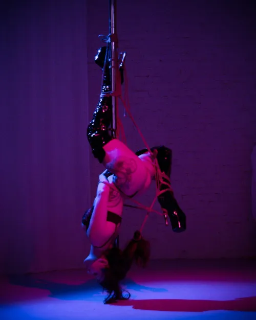 Combining shibari and flying pole