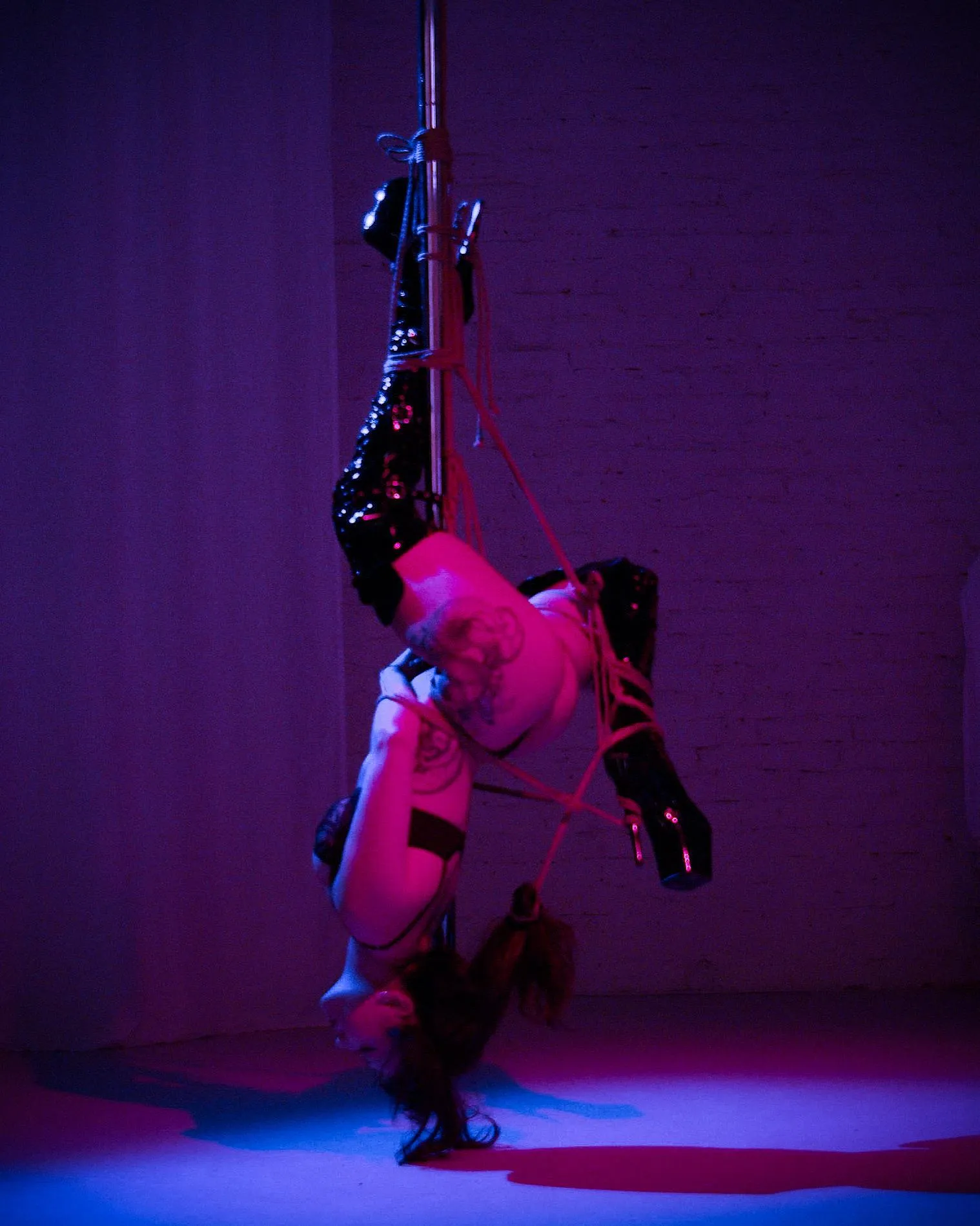 Combining shibari and flying pole