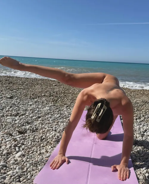 the beach relaxes me and amuses me