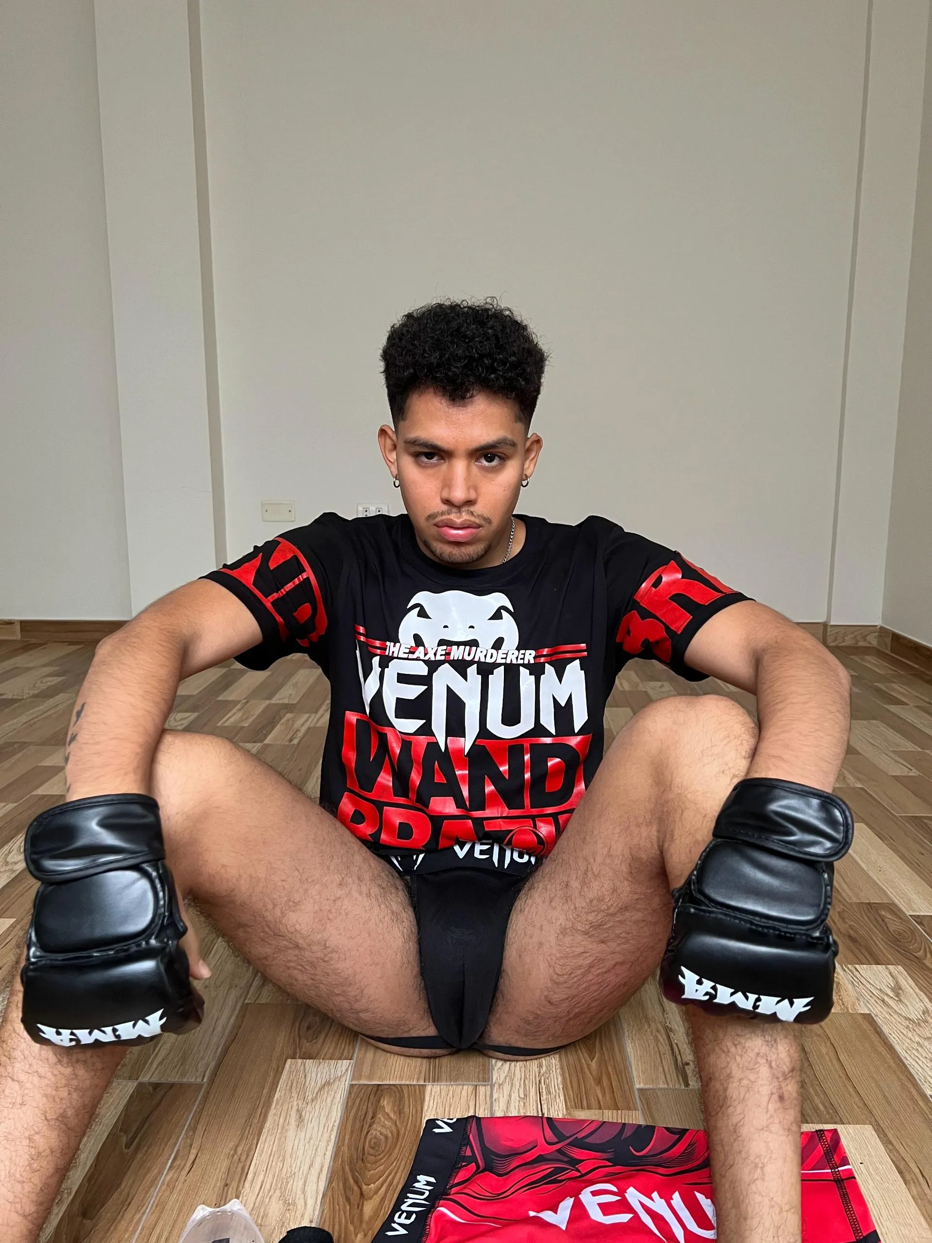 Yo, I need a bad bitch to work my bulge with her feet, real talk