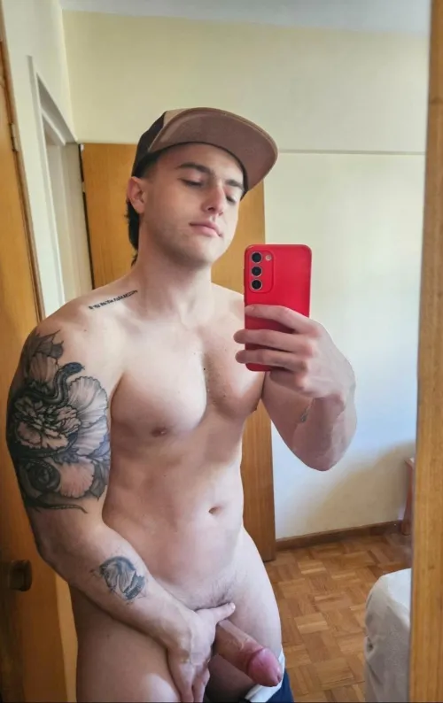 3 Years sober. Celebrating with nudity. Send some love 💪🏼