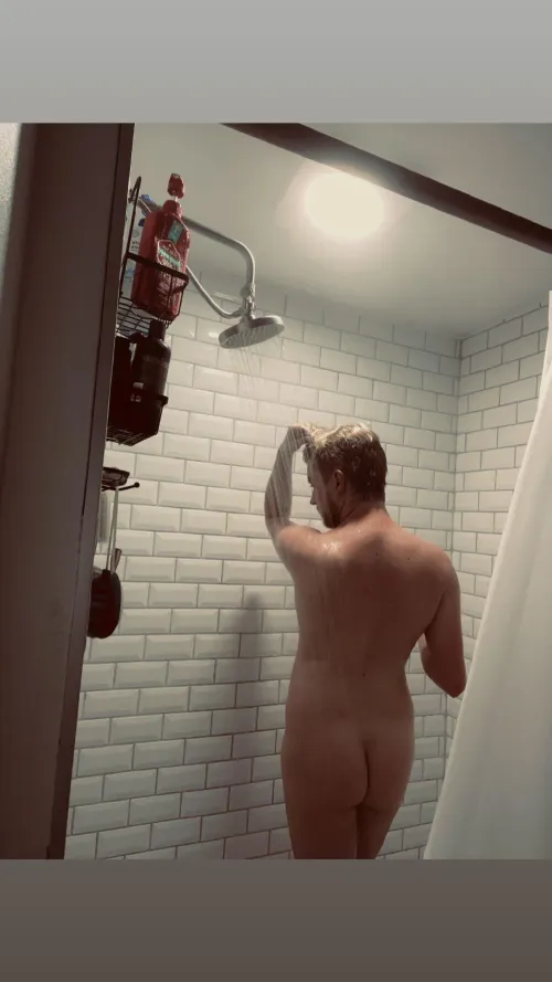 Can you handle this wet, slippery ass? 🧼😩