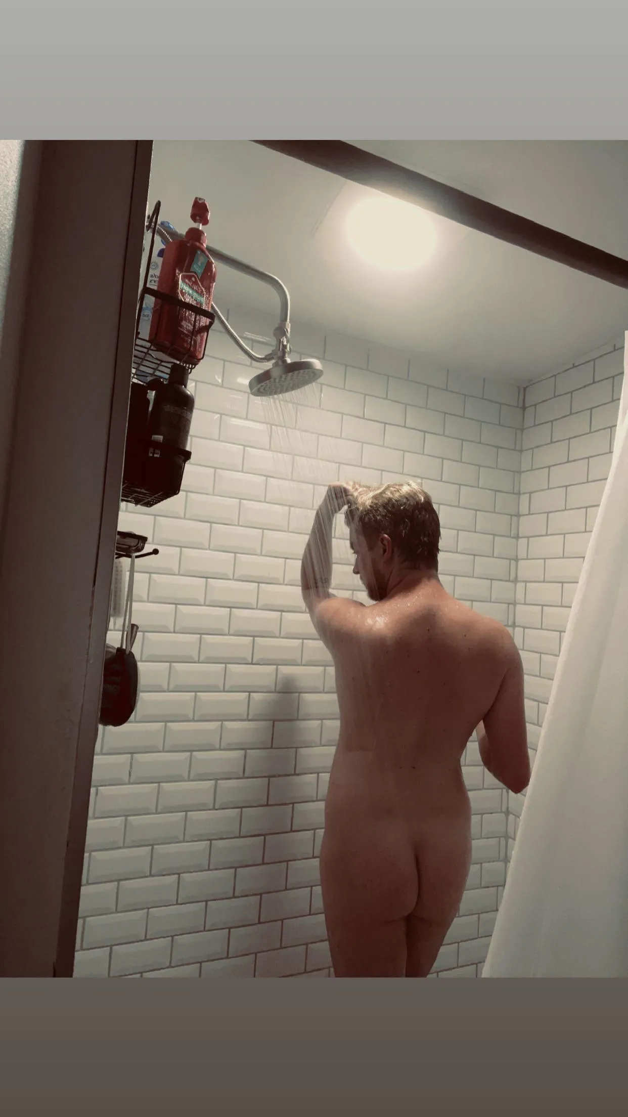 Can you handle this wet, slippery ass? 🧼😩