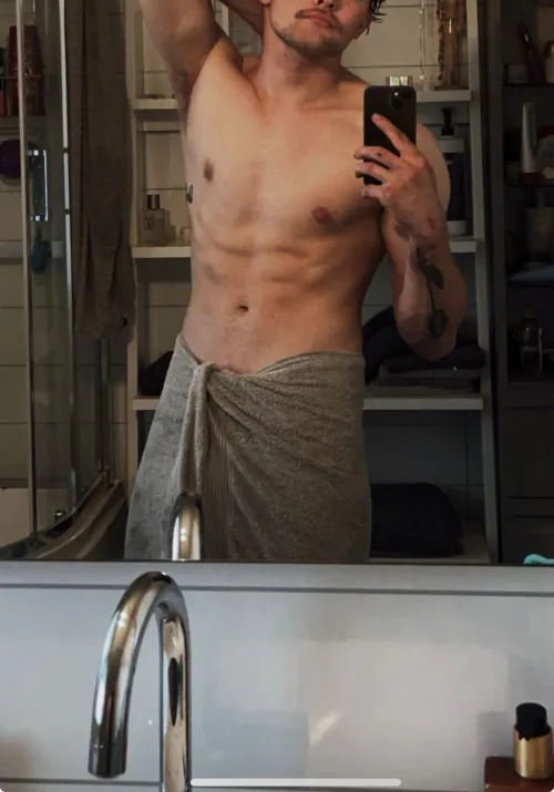 Do i look fuckable? Dm me for some spicy