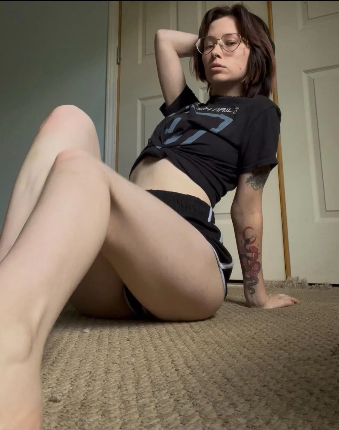 Imagine this pose .. but not the outfit .. nothing at all ..