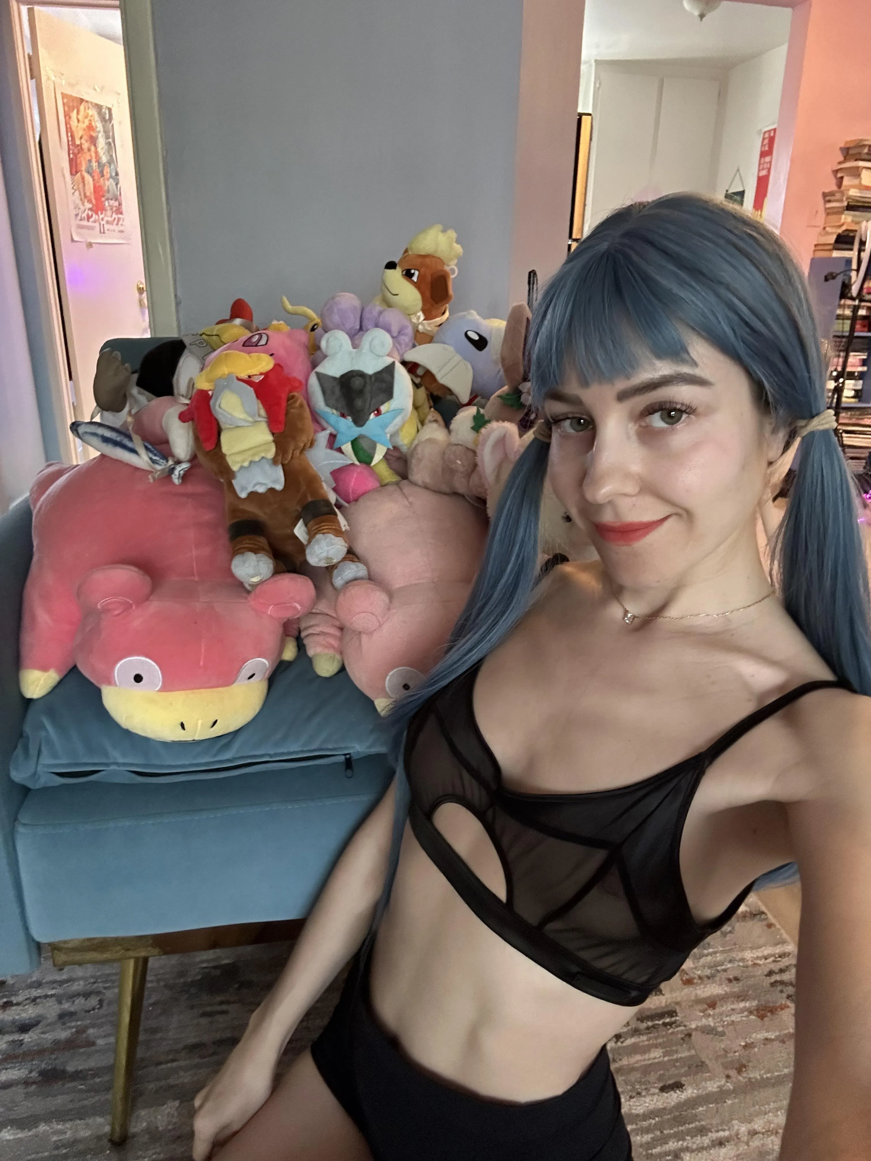 May I lure you into my gamer girl lair with promises of pokemon battles and late night “cuddling”? 😘 🖤