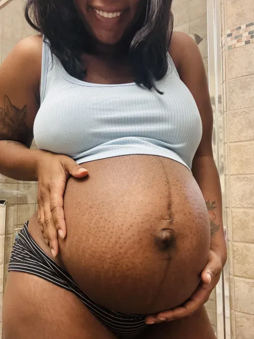 Naughty MILF ready to please you!