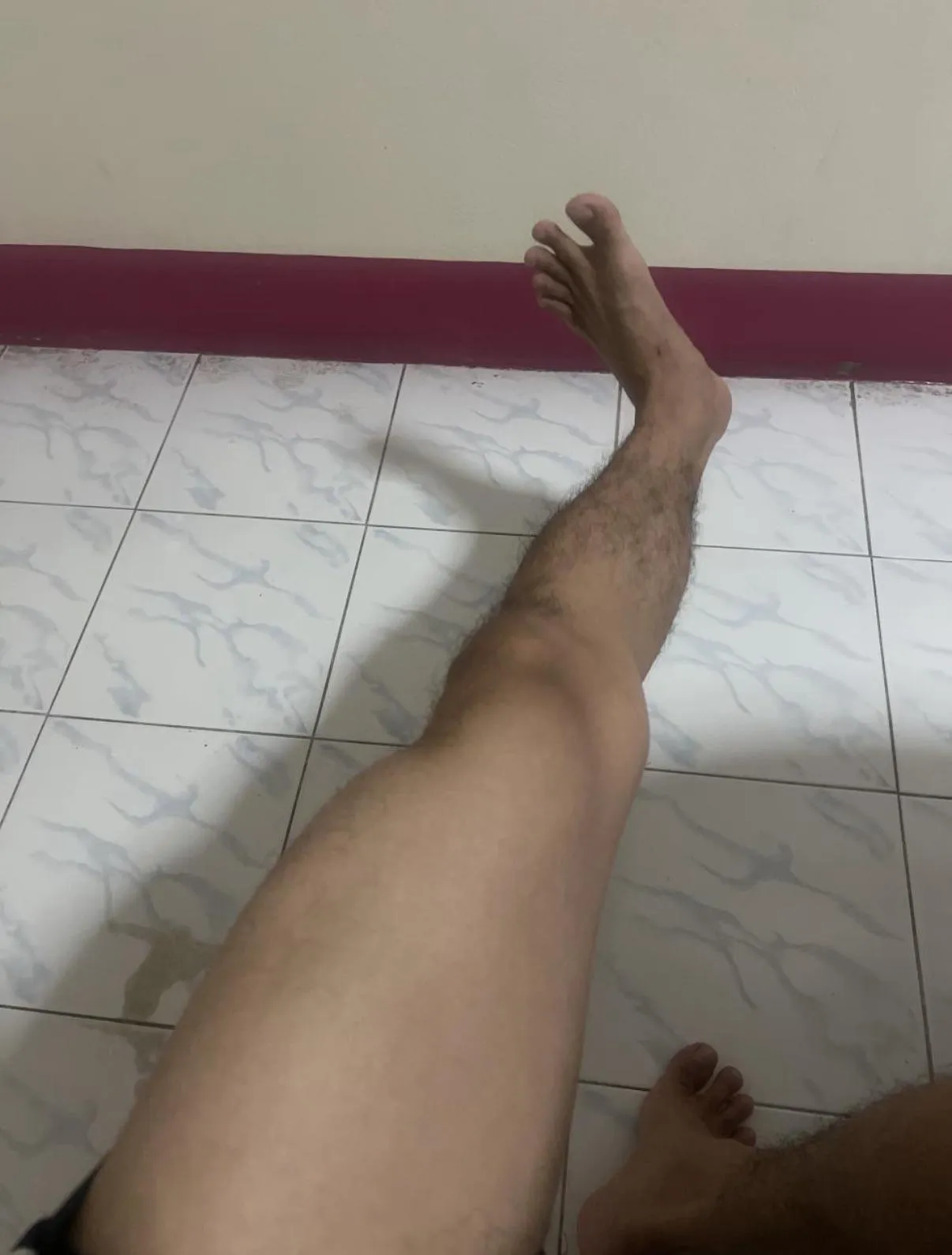 Wanna lick my leg [19yo]