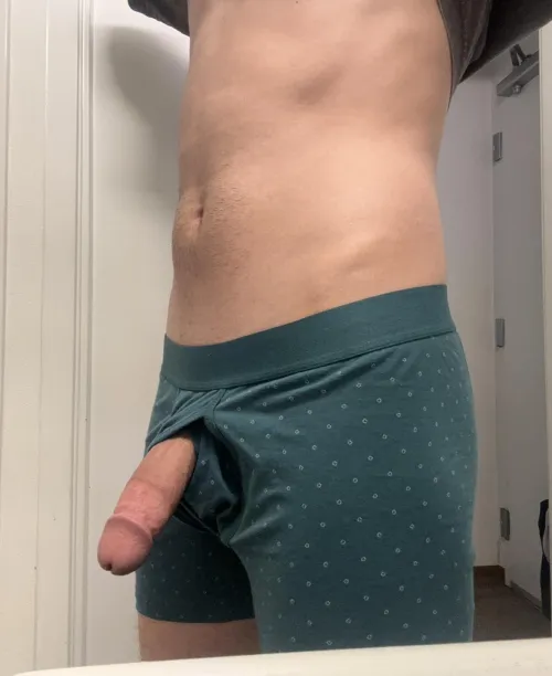 (19) older males are the only people I can cum for