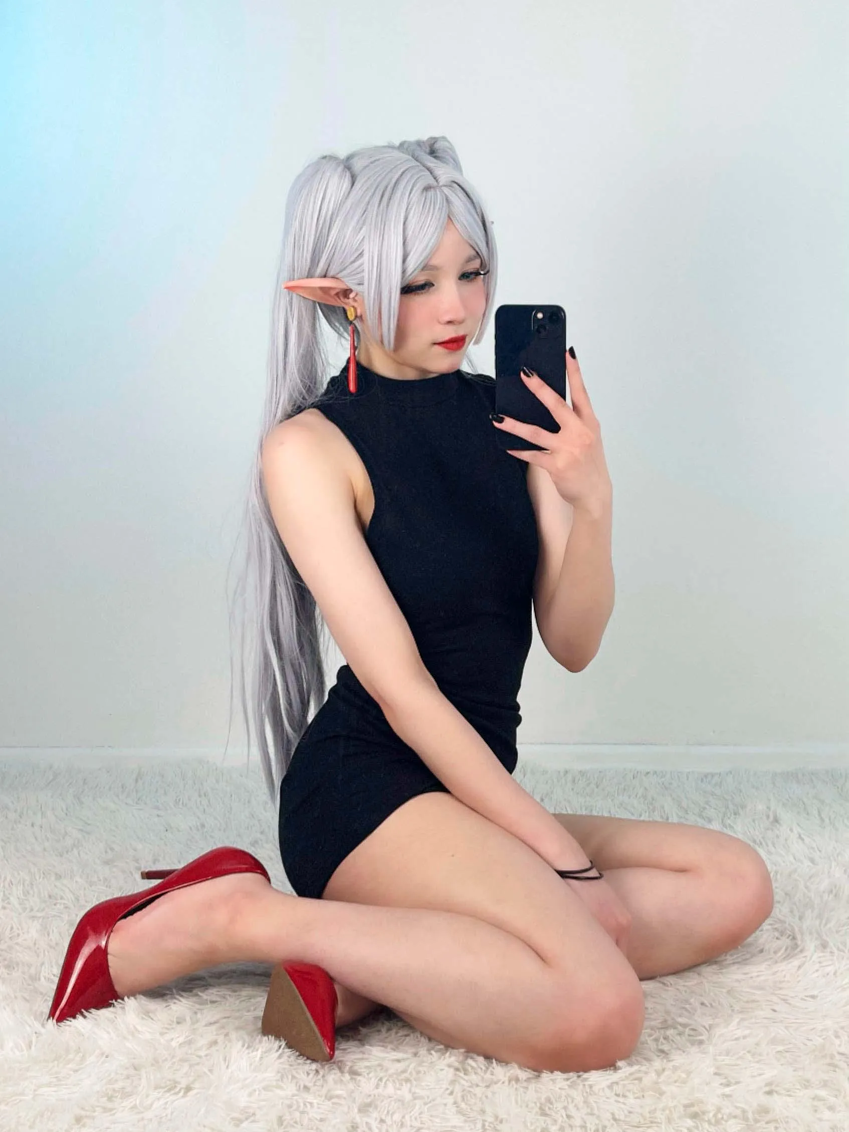 Frieren in a casual outfit (Sthromy)